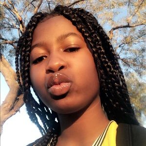 Meet your Posher, Sanica